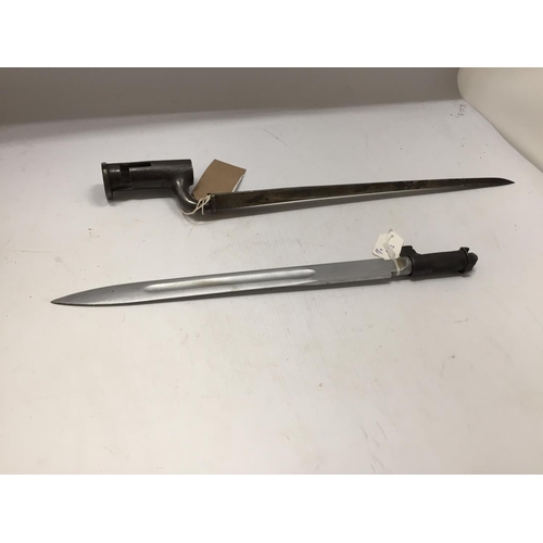 373 - AN 1840 PATTERN BAYONET, 33CM BLADE STAMPED S.HILL AND SON, LENGTH 42.5CM, FURTHER BAYONET, LENGTH 3... 