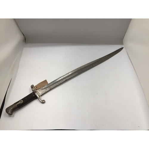 374 - A BRITISH 1856/58 PATTERN BAYONET, 57.5CM BLADE, NUMEROUS ORDANANCE MARKS, LENGTH 71CM