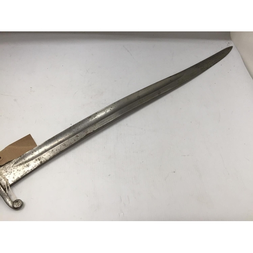 374 - A BRITISH 1856/58 PATTERN BAYONET, 57.5CM BLADE, NUMEROUS ORDANANCE MARKS, LENGTH 71CM