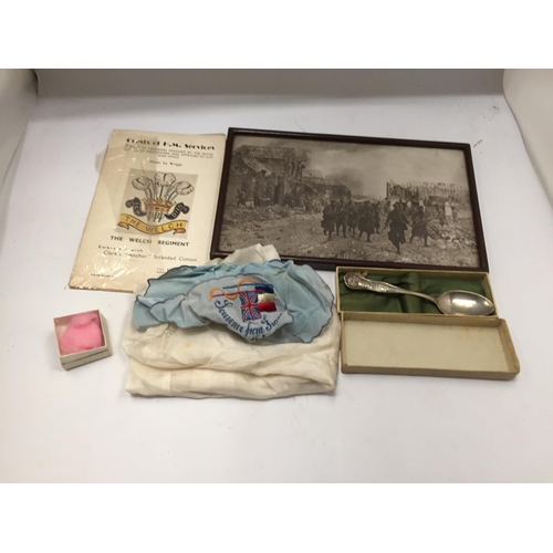 379 - A COLLECTION OF WORLD WAR I EPHEMERA, FRAMED PICTURE OF BRITISH SOLDIERS, TWO SILK HANDKERCHIEFS, BO... 