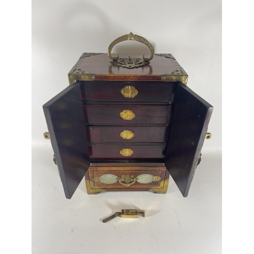 1 - A VINTAGE ORIENTAL HARDWOOD JEWELLERY BOX WITH BRASS FITTINGS AND JADE TYPE PANELLED DESIGN WITH INN... 