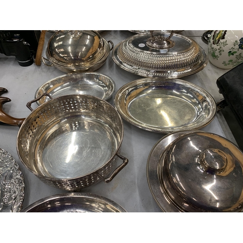 160 - A MIXED LOT OF SILVER PLATED ITEMS TO INCLUDE LIDDED VEGETABLE TUREENS ETC