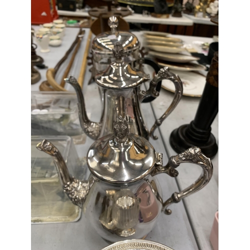 172 - A MIXED LOT OF SILVER PLATED ITEMS TO INCLUDE EGG HOLDER STAND, TEA & COFFEE POT ETC