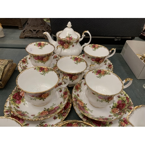 183 - A ROYAL ALBERT OLD COUNTRY ROSES PART TEA SET AND FURTHER ITEMS, TWENTY FIVE PIECES IN TOTAL