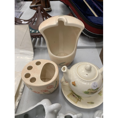 205 - A MIXED LOT TO INCLUDE COW DESIGN JUGS, BUTTER DISH, AYNSLEY TEAPOT ETC