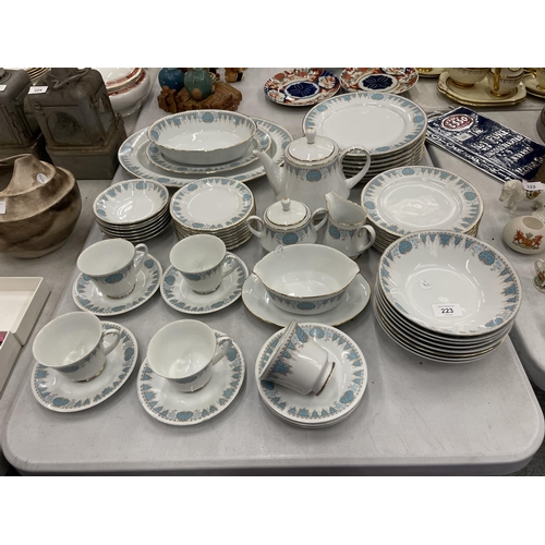 223 - A NORITAKE JAPANESE 'BLUETIDE' PATTERN TEA / DINNER SERVICE