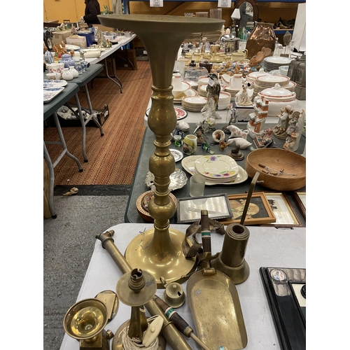 240 - A MIXED LOT OF BRASS AND METAL WARES TO INCLUDE LARGE STAND ETC