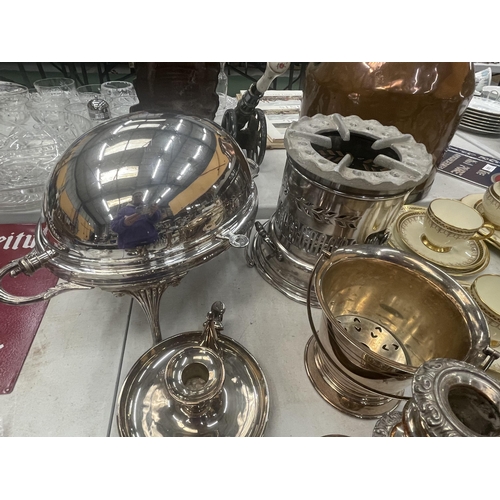 251 - A MIXED GROUP OF SILVER PLATED ITEMS TO INCLUDE FOOD WARMER, PAIR OF CHAMBER STICKS ETC