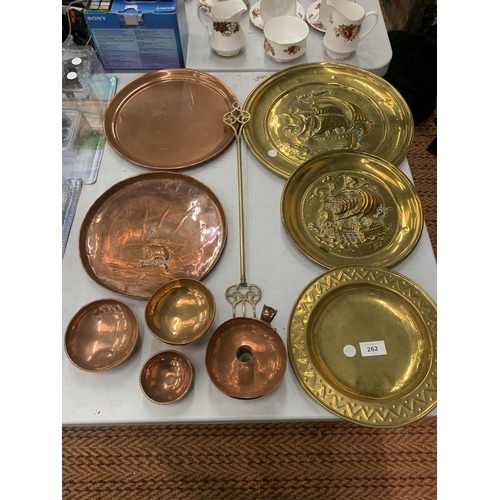 262 - A MIXED LOT OF VINTAGE BRASS AND COPPER - SHIPS TRAYS ETC