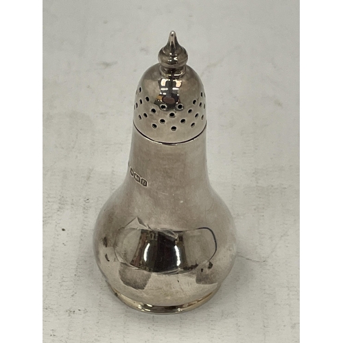 27 - A SHEFFIELD HALLMARKED SILVER CONDIMENT SHAKER / PEPPERETTE, WEIGHT 29G