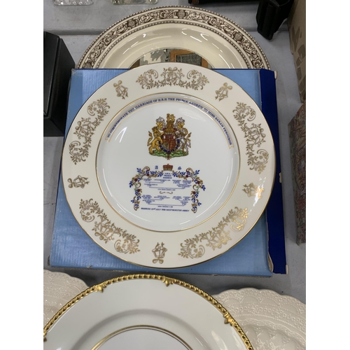 270 - A MIXED LOT OF CERAMIC PLATES TO INCLUDE BOXED AYNSLEY COMMEMORATIVE EXAMPLE