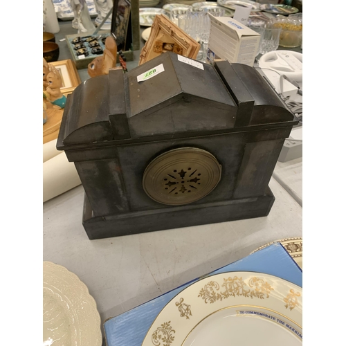 271A - A VINTAGE BLACK MARBLE MANTLE CLOCK WITH PILLAR DECORATION VENDOR STATES IN WORKING ORDER BUT NO WAR... 