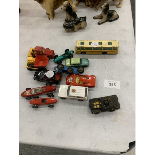 285 - A MIXED LOT OF VINTAGE DIECAST VEHICLES, RACING CARS, BUS ETC