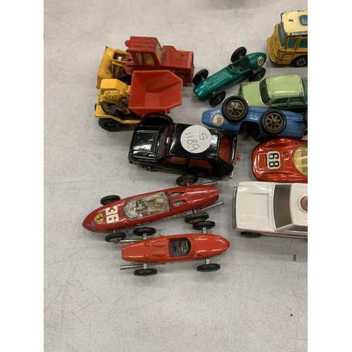 285 - A MIXED LOT OF VINTAGE DIECAST VEHICLES, RACING CARS, BUS ETC