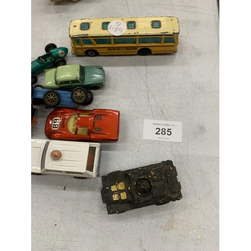 285 - A MIXED LOT OF VINTAGE DIECAST VEHICLES, RACING CARS, BUS ETC