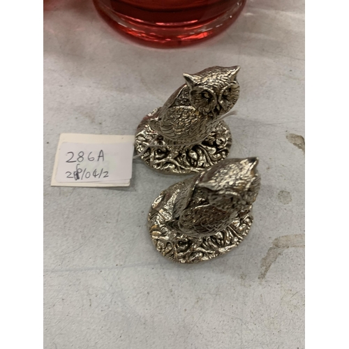 286A - TWO HALLMARKED SILVER FILLED CAMELOT SILVERWARE LTD OWL FIGURES