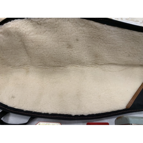 300 - AN AIR RIFLE / GUN SLIP CASE WITH SHEEPSKIN EFFECT LINING