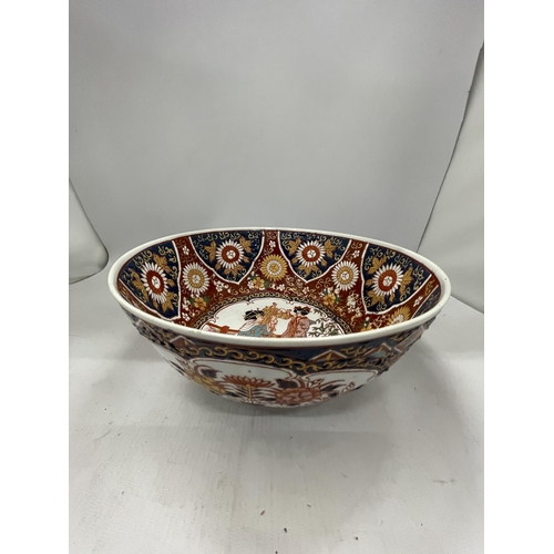 32 - A 1980'S ORIENTAL FLORAL ENAMEL BOWL WITH SIX CHARACTER MARK TO BASE, DIAMETER 25CM