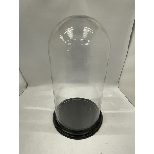 42 - A LARGE VINTAGE GLASS DISPLAY DOME, HEIGHT 40CM, DIAMETER 23CM