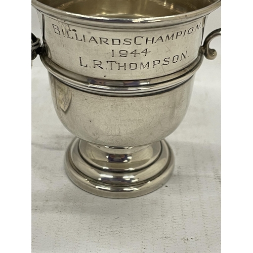 5 - A GEORGE VI SILVER TWIN HANDLED SMALL TROPHY CUP WITH ENGRAVING, HALLMARKS FOR LONDON 1947, WEIGHT 6... 