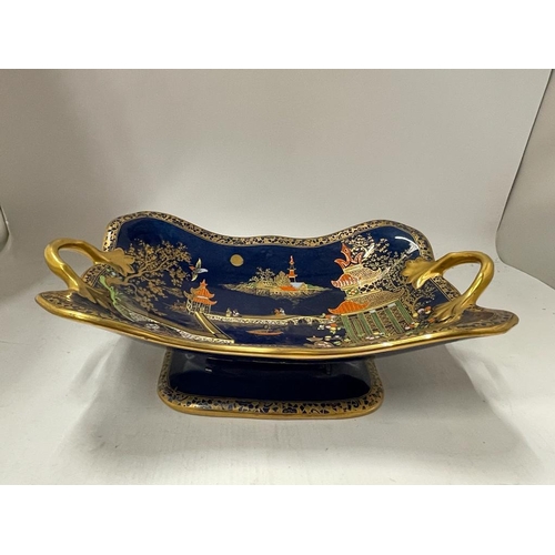 56 - A CARLTON WARE TWIN HANDLED PEDESTAL BOWL DECORATED IN THE 'MIKADO' PATTERN WITH GILT DESIGN ON A CO... 