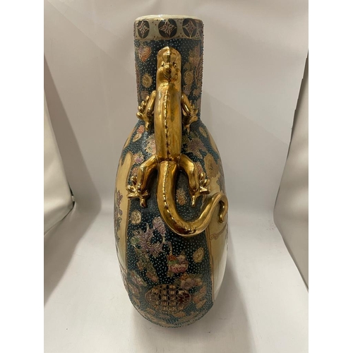 69 - A LARGE JAPANESE HAND PAINTED SATSUMA MOON FLASK WITH DRAGON DESIGN HANDLES, HEIGHT 52CM