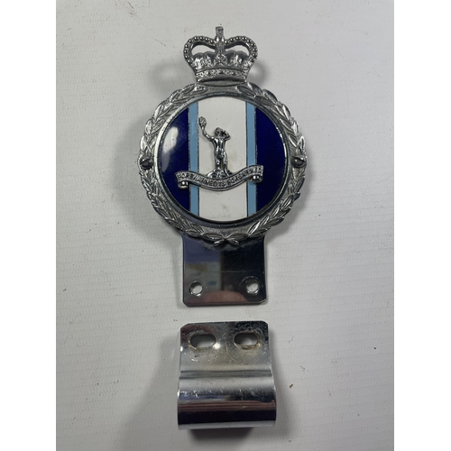 92 - A VINTAGE QUEENS CROWN ENAMELLED ROYAL OBSERVER CORPS CAR BADGE WITH CLIP