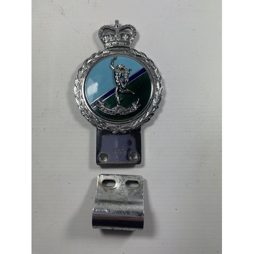 93 - A VINTAGE QUEENS CROWN ENAMELLED ROYAL SIGNAL CORPS CAR BADGE WITH CLIP