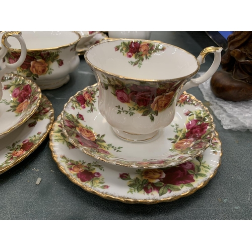 114 - A ROYAL ALBERT 'OLD COUNTRY ROSES' PART TEA SET TO INCLUDE CUPS, SAUCERS, PLATES, A CREAM JUG, SUGAR... 