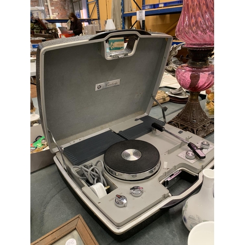 124 - A VINTAGE PYE PORTABLE RECORD PLAYER IN A CASE