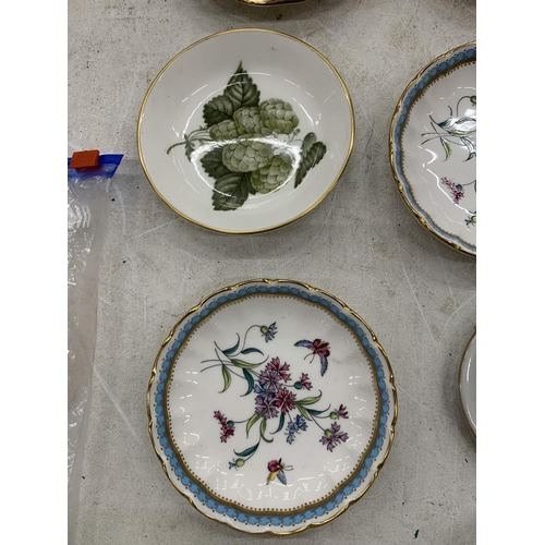 153 - A QUANTITY OF TRINKET PLATES AND PIN DISHES TO INCLUDE ROYAL COPENHAGEN, MASON'S, ROYAL ALBERT, SPOD... 