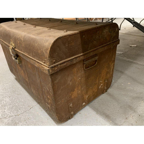 155 - A LARGE VINTAGE METAL TRUNK WITH SIDE HANDLES WIDTH 77CM, HEIGHT 47CM, DEPTH 52CM