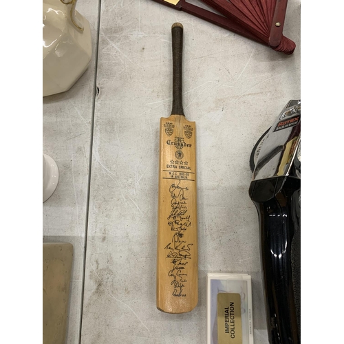 156 - A MIXED LOT TO INCLUDE A MINIATURE CRICKET BAT WITH FACSIMILIE SIGNATURES OF THE MCC AND AUSTRALIA T... 