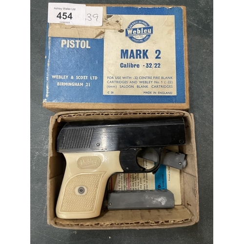 454 - A BOXED WEBLEY MARK 2 .32/.22 BLANK FIRING PISTOL