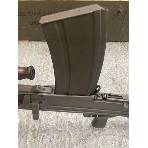 441 - A GOOD BOXED POST WAR DEACTIVATED MKII CAL 7.62 BREN GUN, 61CM BARREL, SPARE BARREL, CLEANING ROD, M... 