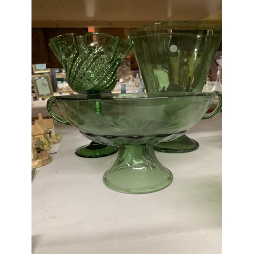 1119 - FOUR PIECES OF VICTORIAN GREEN GLASS TO INCLUDE BOWLS AND VASES, ALL WITH PONTIL MARKS