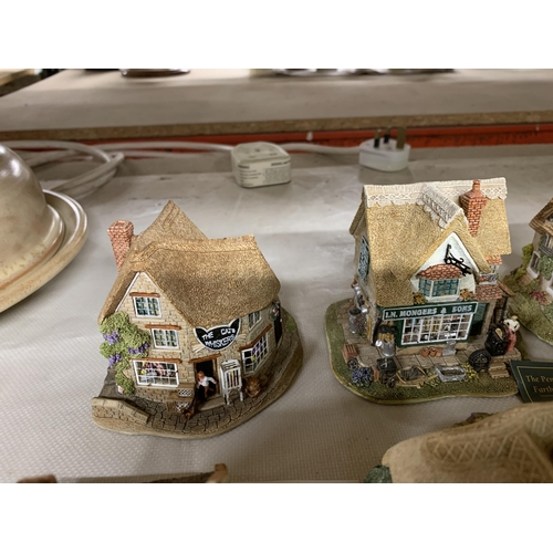 1120 - A LARGE QUANTITY OF LILLIPUT LANE COTTAGES TO INCLUDE 'NUTKIN COTTAGE', 'WATERSIDE MILL', ETC - 19 I... 