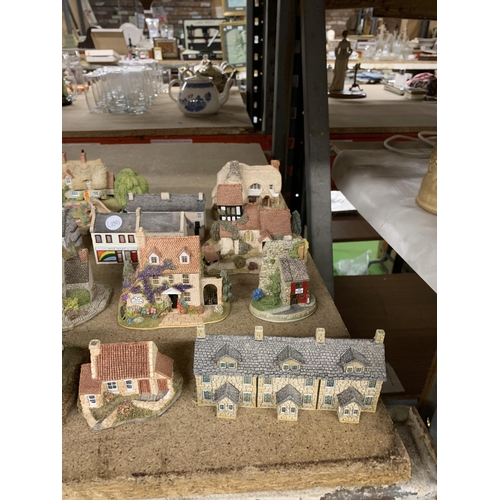 1123 - A LARGE COLLECTION OF LILLIPUT LANE COTTAGES TO INCLUDE 'CHILTERN MILL', 'BRIDLE AND BIT STABLES', E... 