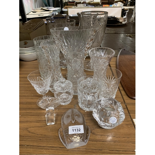 1132 - A QUANTITY OF GLASSWARE TO INCLUDE CUT GLASS VASES, LIDDED POTS, A SWEDISH TEALIGHT HOLDER, OWL PAPE... 