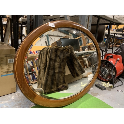 1140 - TWO VINTAGE MIRRORS TO INCLUDE AN UNFRAMED ROUND ONE PLUS A MAHOGANY SURROUND OVAL ONE WITH INLAY AN... 