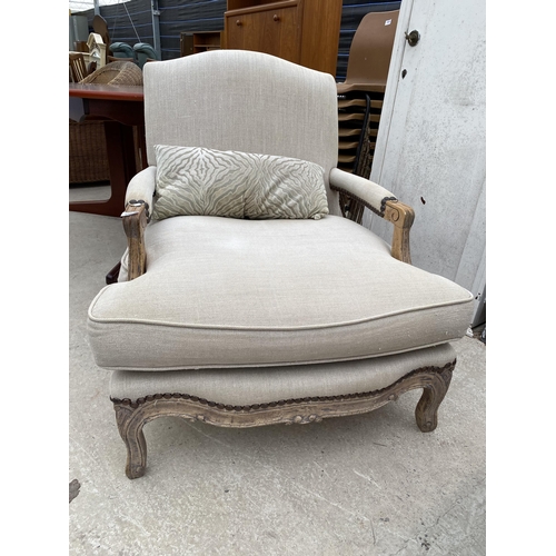 2986 - A MODERN CONTINENTAL STYLE OPEN ARM EASY CHAIR