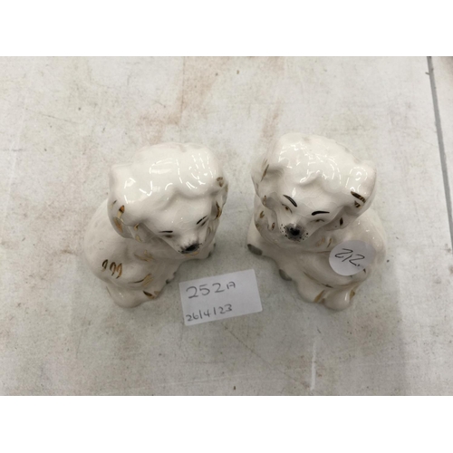 252A - A PAIR OF SMALL STAFFORDSHIRE DOGS HEIGHT 10CM