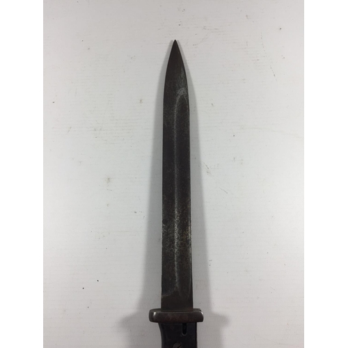 353A - A WORLD WAR II NAZI GERMANY S84/98 BAYONET AND SCABBARD, 25CM BLADE