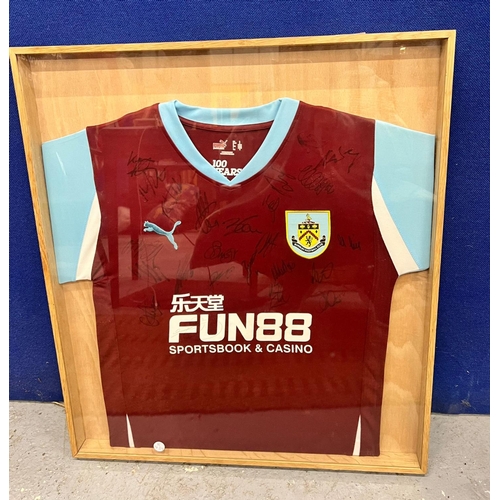 100 - A FRAMED BURNLEY FOOTBALL SHIRT SIGNED BY PLAYERS