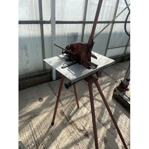 7 - A SHEET METAL GUILLOTINE ON STAND - NO VAT