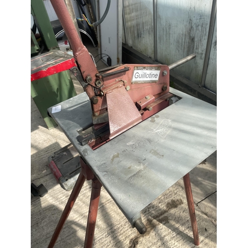 7 - A SHEET METAL GUILLOTINE ON STAND - NO VAT