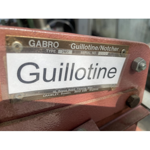 7 - A SHEET METAL GUILLOTINE ON STAND - NO VAT