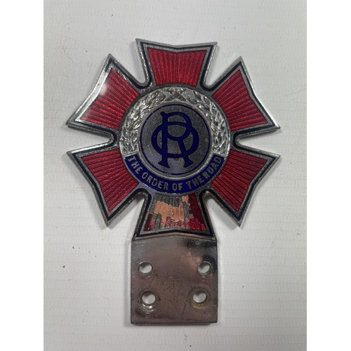 95 - A VINTAGE ENAMEL ORDER OF THE ROAD BUMPER BADGE WITH CLIP