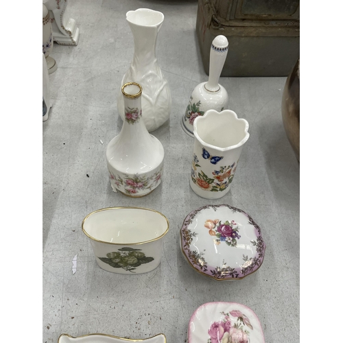 227 - A MIXED LOT OF CERAMICS PIN TRAYS & SMALL VASES TO INCLUDE ROYAL WORCESTER, AYNSLEY, MINTONS ETC