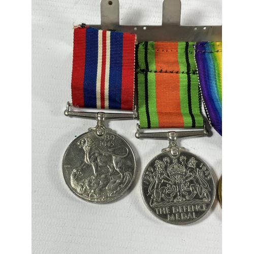 426A - A SET OF WWI AND WWII MEDALS FOR GUNNER G EDWARDS RA